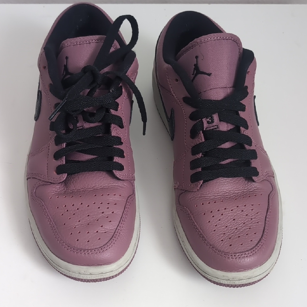 Air Jordan Mauve Sneakers